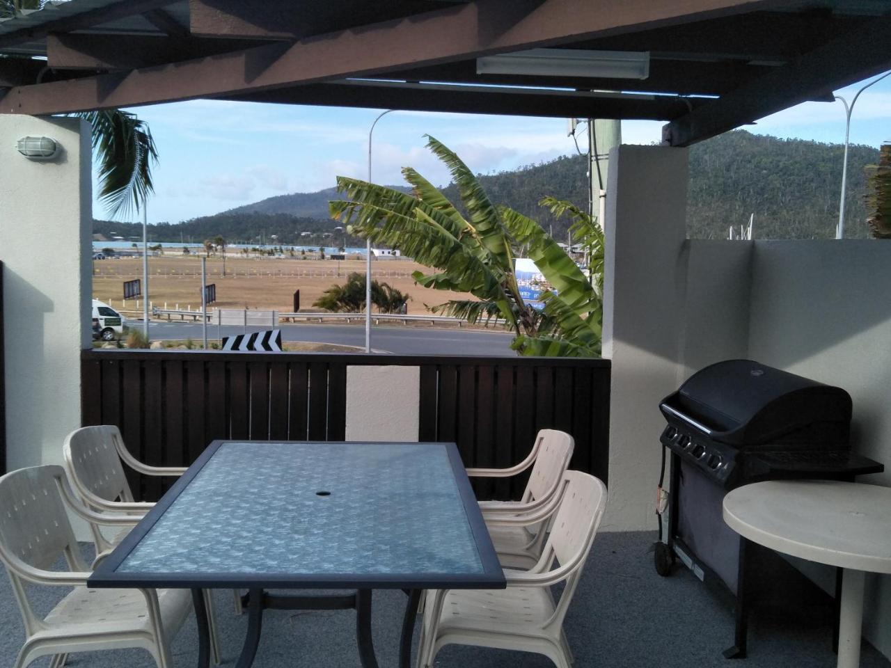 Airlie Seaview Apartments Airlie Beach Exterior foto